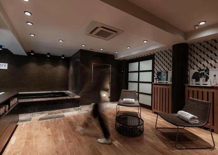 Montmorency & ホテル