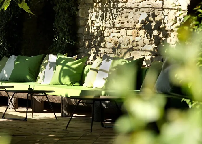 Montmorency & Hotel Carcassonne