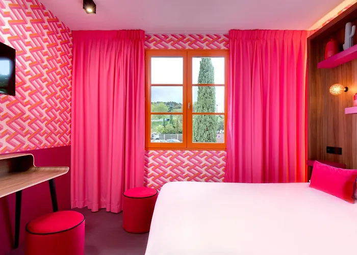 Montmorency & ホテル