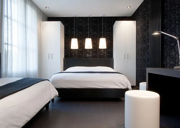 ホテル Montmorency & 3*