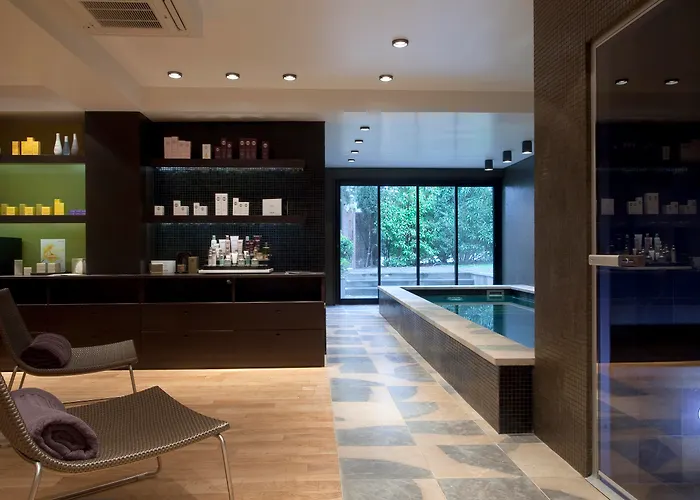 ホテル Montmorency & 3*