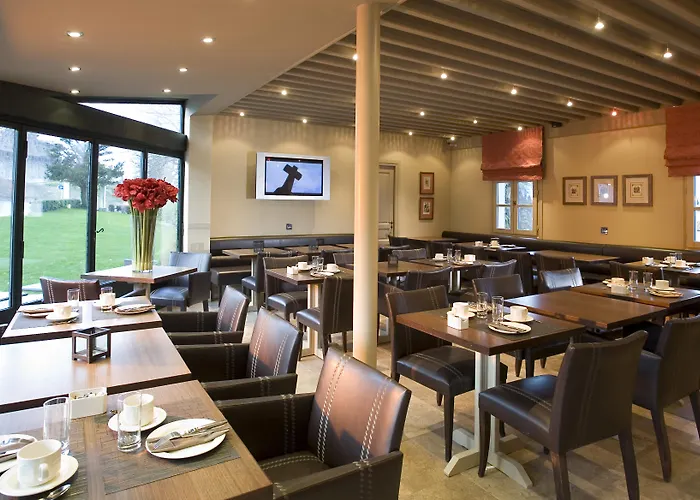 Montmorency & ホテル