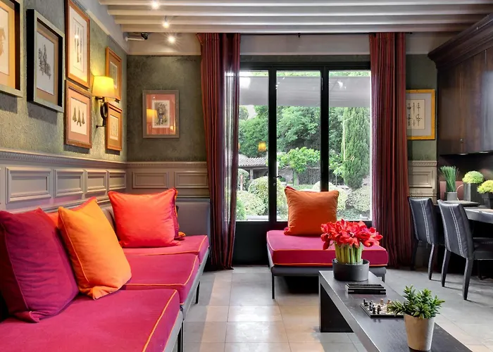 Montmorency & ホテル カルカソンヌ