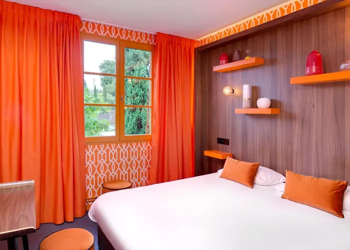 Montmorency & Hotel Carcassonne