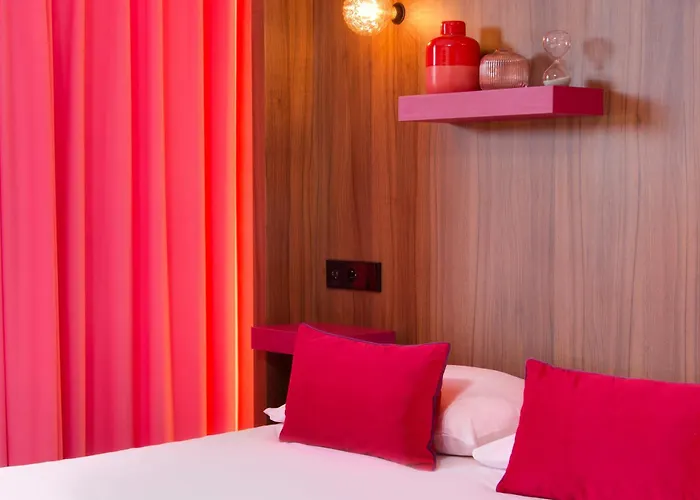 Montmorency & Hotel 3*