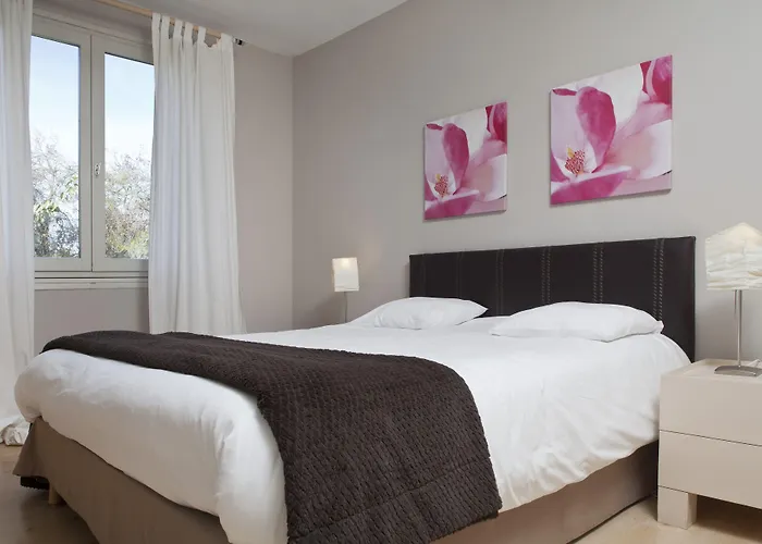 Montmorency & Hotel 3*