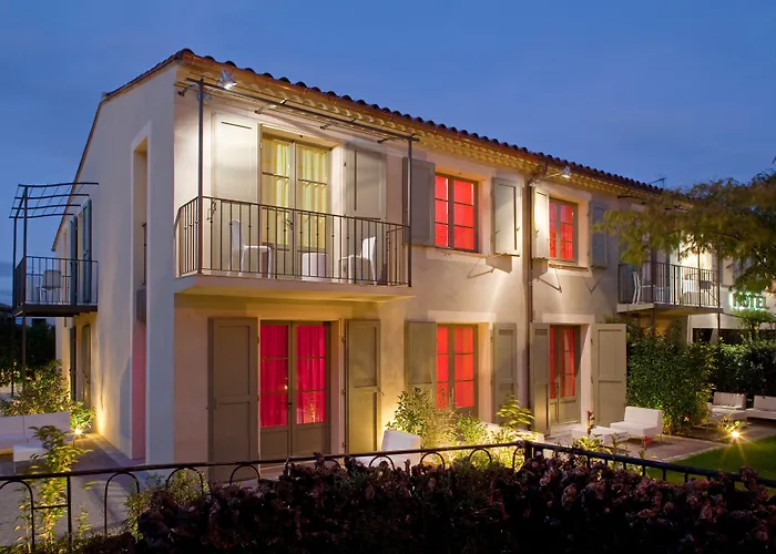 Montmorency & ホテル