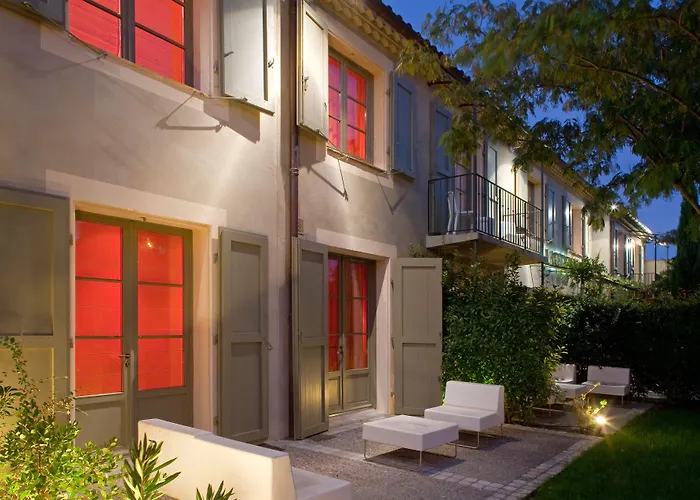 ホテル Montmorency & 3*